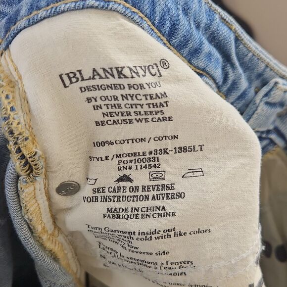 BlankNYC Distressed Embellished Crop Girlfriend Light Wash Jeans 26 - Picture 6 of 6